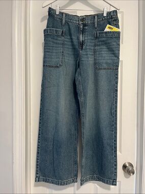 Maurices Women's Relaxed Wide-Leg Jeans in Light Blue Wash
